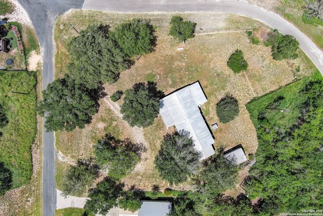 128 Live Oak Ln, Sandia, TX 78383