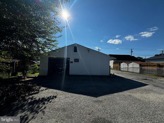 15 S MARLYN AVE, Essex, MD 21221