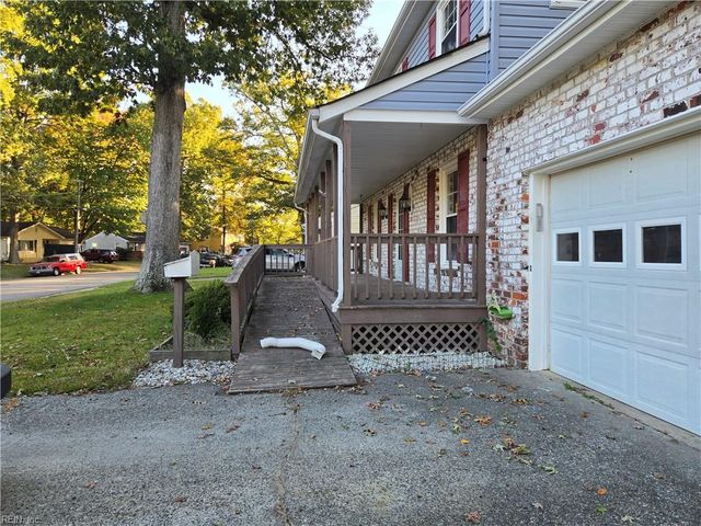 140 Lowell PL, Newport News, VA 23602