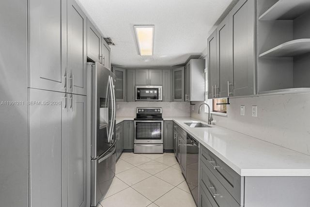 6854 NW 173rd Dr 210, Hialeah, FL 33015