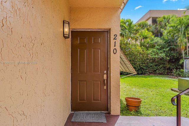 6854 NW 173rd Dr 210, Hialeah, FL 33015