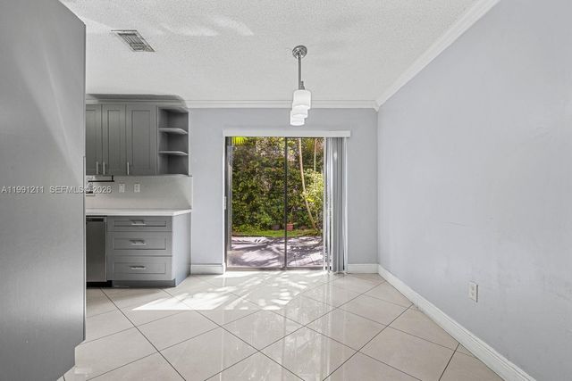 6854 NW 173rd Dr 210, Hialeah, FL 33015