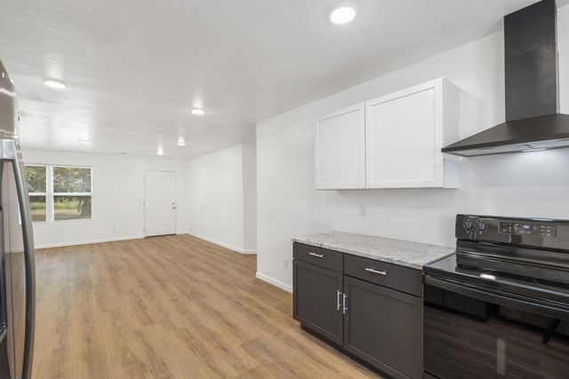 1820 North Marlan Avenue, Springfield, MO 65803