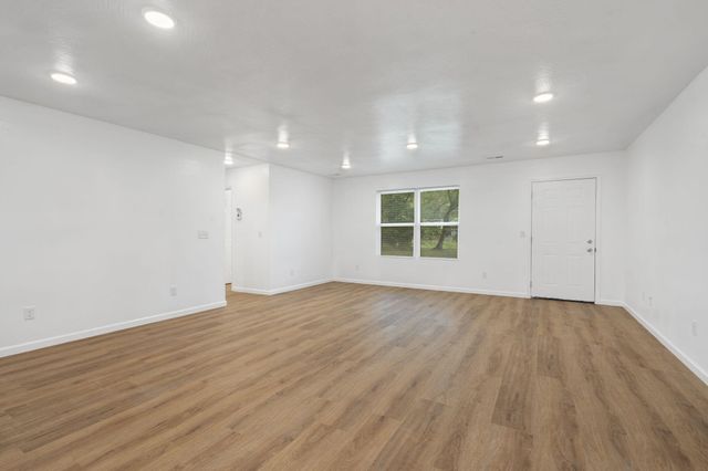 1820 North Marlan Avenue, Springfield, MO 65803