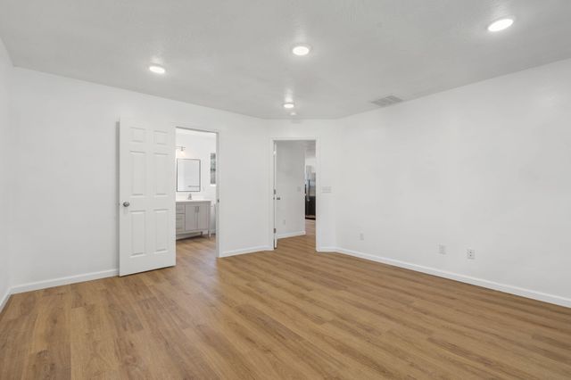 1820 North Marlan Avenue, Springfield, MO 65803