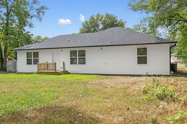1820 North Marlan Avenue, Springfield, MO 65803