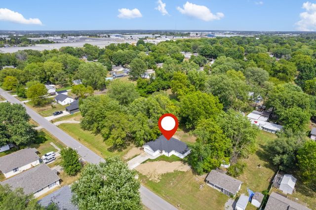 1820 North Marlan Avenue, Springfield, MO 65803