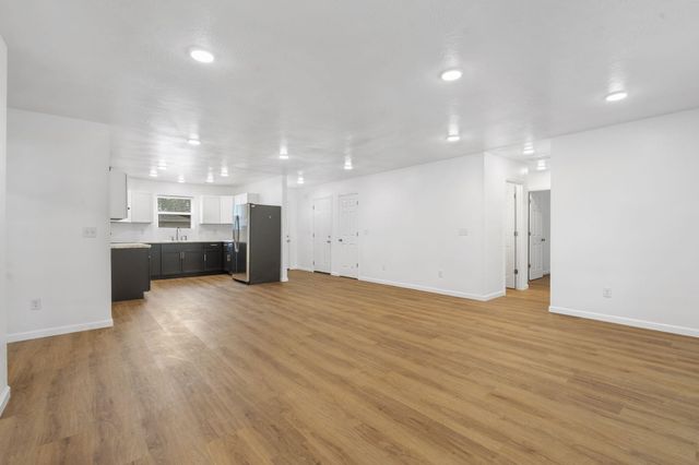 1820 North Marlan Avenue, Springfield, MO 65803