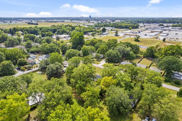 1820 North Marlan Avenue, Springfield, MO 65803