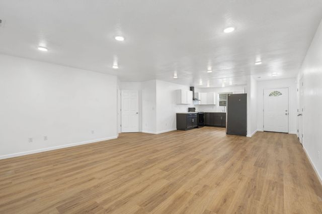 1820 North Marlan Avenue, Springfield, MO 65803