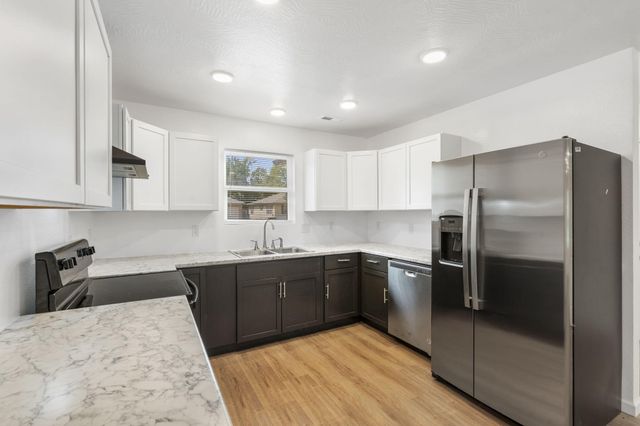 1820 North Marlan Avenue, Springfield, MO 65803