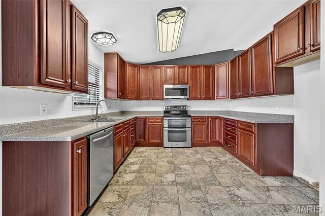 10755 Kennerly Road, Sunset Hills, MO 63128