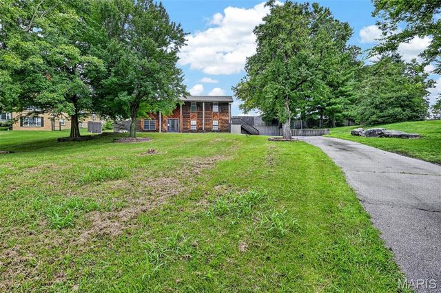10755 Kennerly Road, Sunset Hills, MO 63128