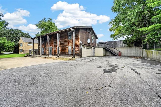 10755 Kennerly Road, Sunset Hills, MO 63128