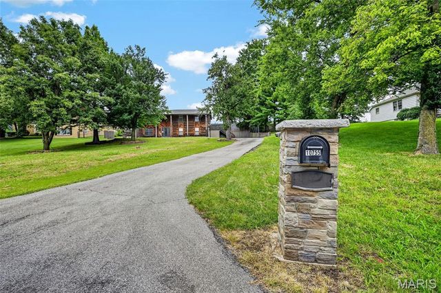 10755 Kennerly Road, Sunset Hills, MO 63128