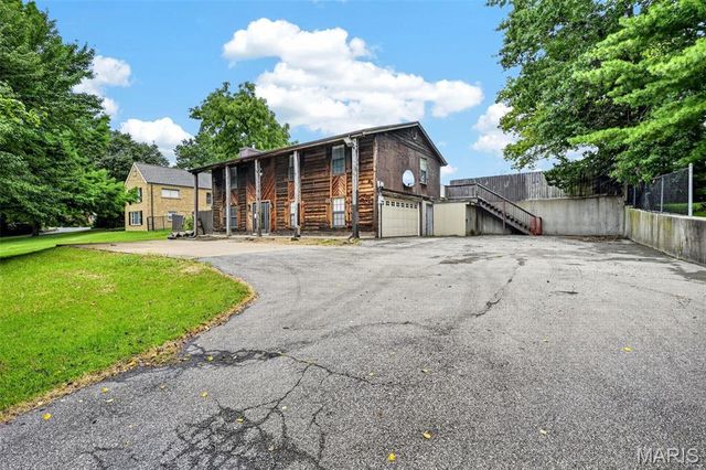 10755 Kennerly Road, Sunset Hills, MO 63128