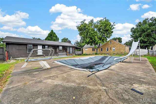 10755 Kennerly Road, Sunset Hills, MO 63128