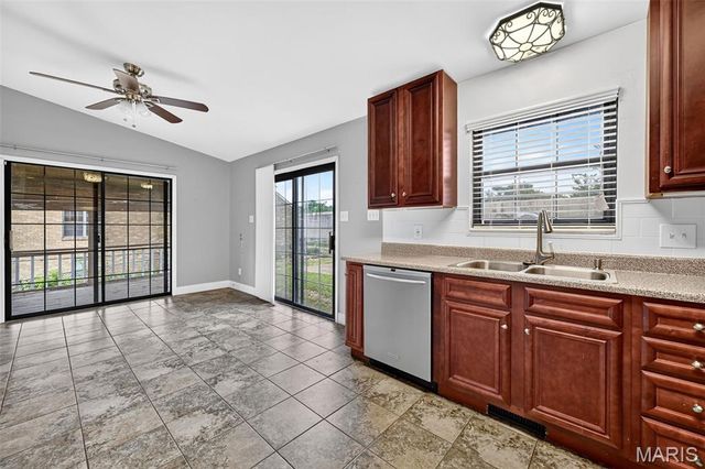 10755 Kennerly Road, Sunset Hills, MO 63128