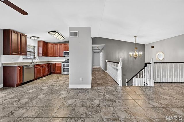 10755 Kennerly Road, Sunset Hills, MO 63128