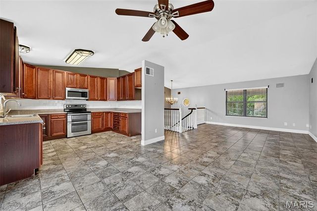 10755 Kennerly Road, Sunset Hills, MO 63128