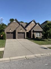 216 Meandering Dr, Lebanon, TN 37090