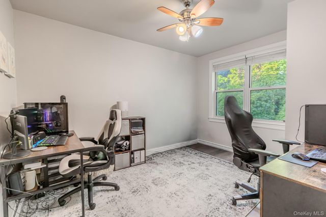 17 Edwards St 2A, Roslyn Heights, NY 11577