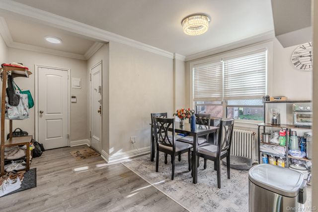 17 Edwards St 2A, Roslyn Heights, NY 11577