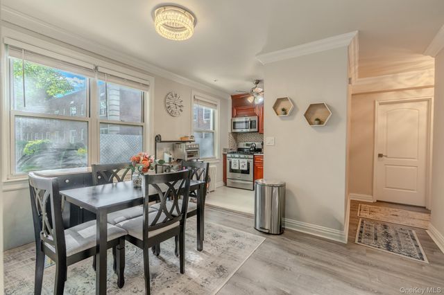 17 Edwards St 2A, Roslyn Heights, NY 11577
