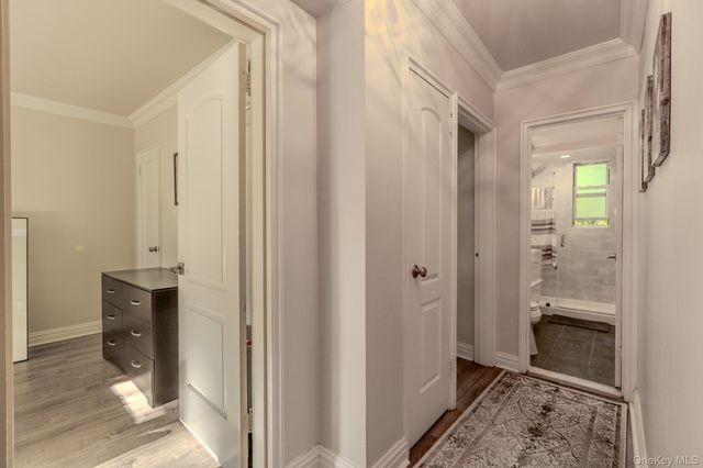 17 Edwards St 2A, Roslyn Heights, NY 11577