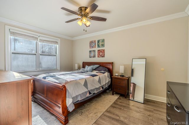 17 Edwards St 2A, Roslyn Heights, NY 11577