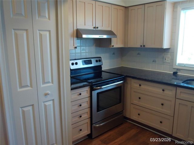 24495 Quad Park Lane, Clinton Charter Township, MI 48035