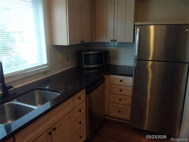 24495 Quad Park Lane, Clinton Charter Township, MI 48035