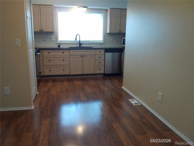 24495 Quad Park Lane, Clinton Charter Township, MI 48035