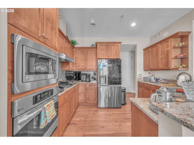 707 N HAYDEN ISLAND Dr 408, Portland, OR 97217