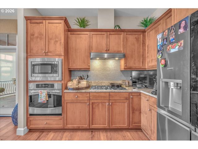 707 N HAYDEN ISLAND Dr 408, Portland, OR 97217