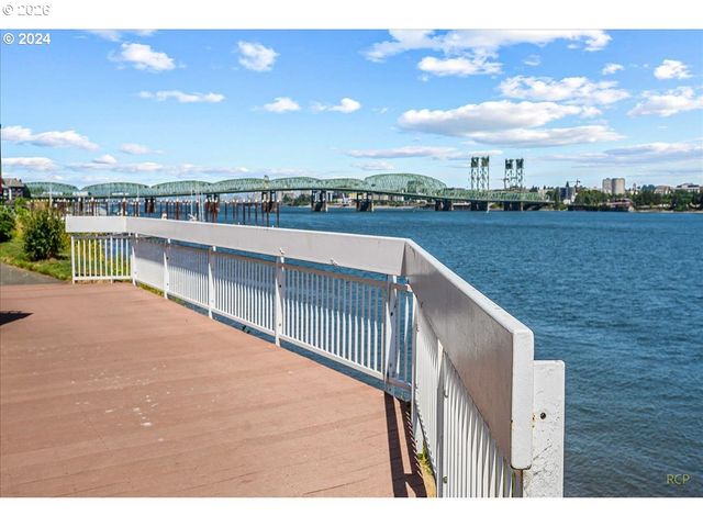 707 N HAYDEN ISLAND Dr 408, Portland, OR 97217