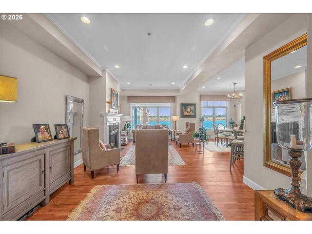 707 N HAYDEN ISLAND Dr 408, Portland, OR 97217