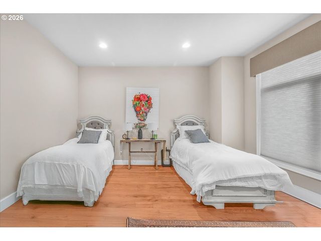 707 N HAYDEN ISLAND Dr 408, Portland, OR 97217