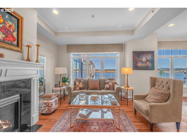 707 N HAYDEN ISLAND Dr 408, Portland, OR 97217