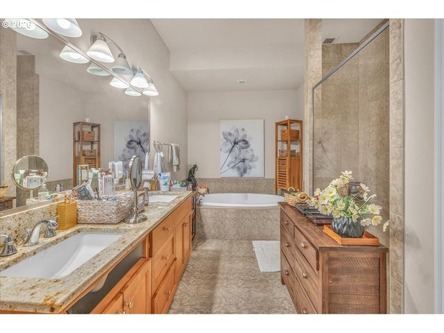 707 N HAYDEN ISLAND Dr 408, Portland, OR 97217