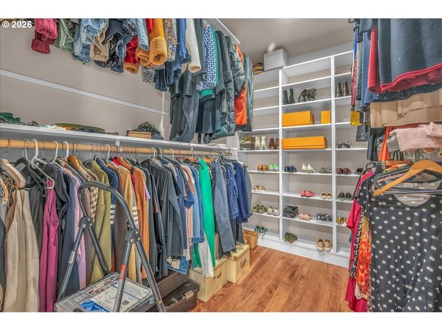 707 N HAYDEN ISLAND Dr 408, Portland, OR 97217