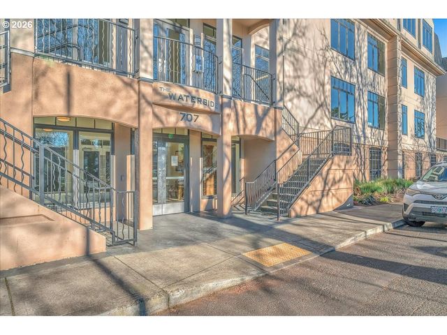 707 N HAYDEN ISLAND Dr 408, Portland, OR 97217