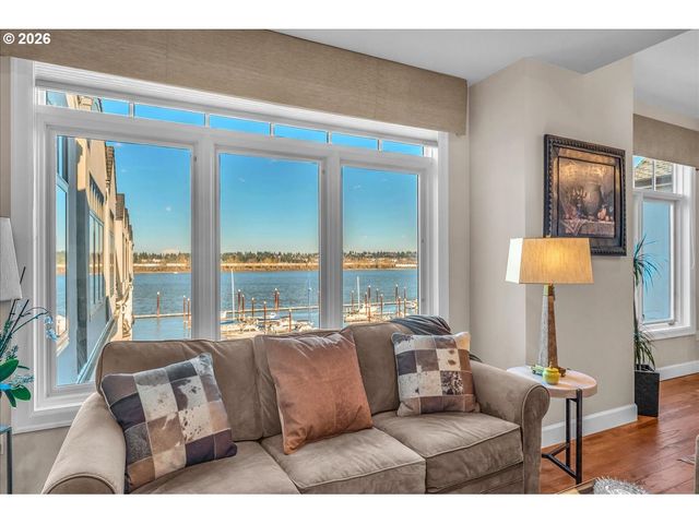 707 N HAYDEN ISLAND Dr 408, Portland, OR 97217