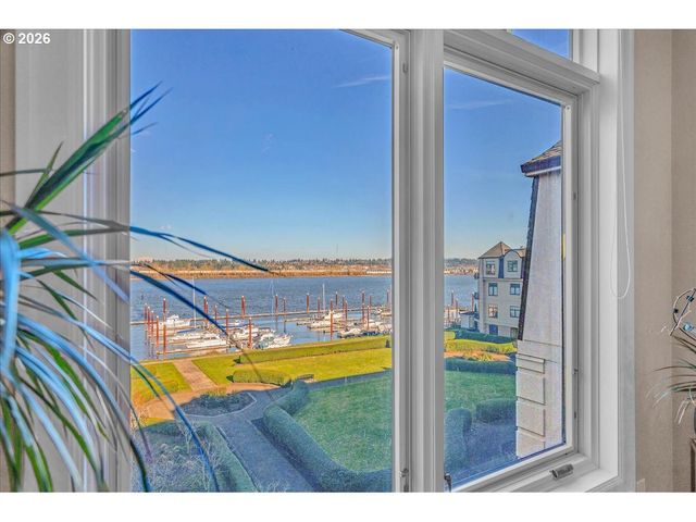 707 N HAYDEN ISLAND Dr 408, Portland, OR 97217