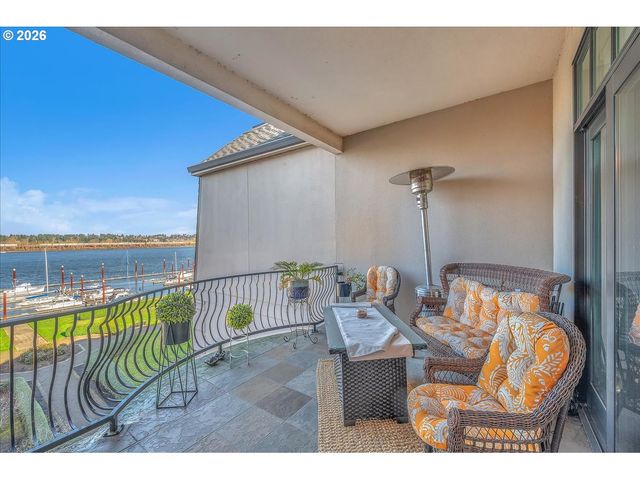 707 N HAYDEN ISLAND Dr 408, Portland, OR 97217