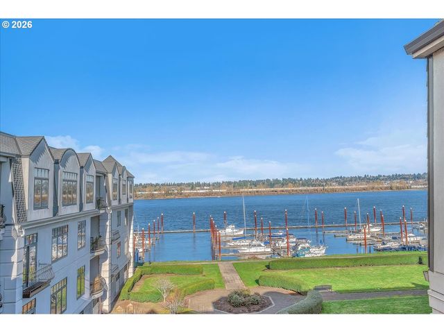 707 N HAYDEN ISLAND Dr 408, Portland, OR 97217