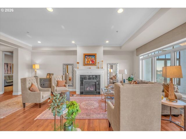 707 N HAYDEN ISLAND Dr 408, Portland, OR 97217