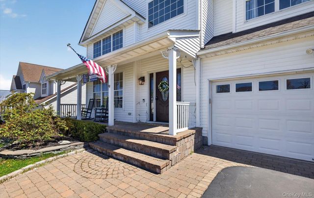 33 Oceanview Boulevard, Manorville, NY 11949