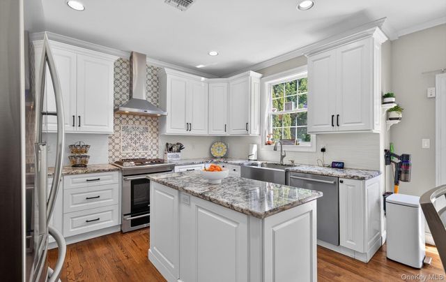33 Oceanview Boulevard, Manorville, NY 11949