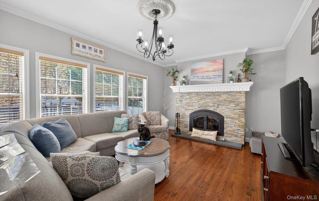 33 Oceanview Boulevard, Manorville, NY 11949